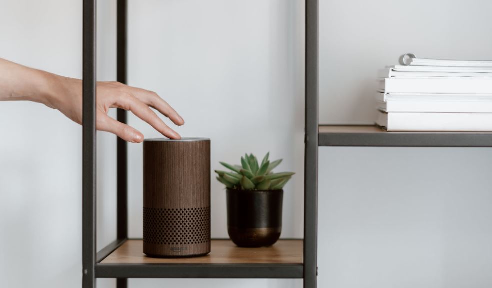 Tutoriales para el hogar: Cómo encender las luces de manera automática y predeterminada con Alexa